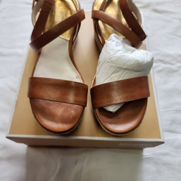 Michael Kors Luggage Tan Wedge Jalita Charm Sandal Strappy Heels Wicker Size 7 - Picture 3 of 9